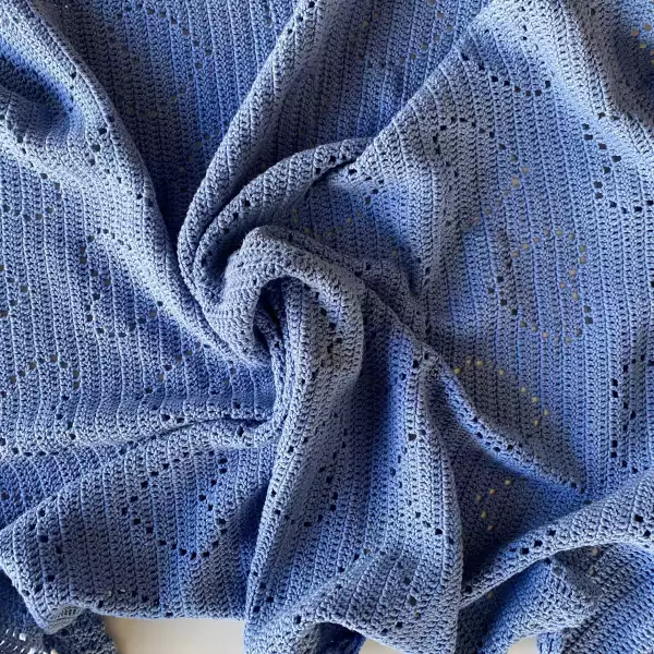 Hand-crocheted blue baby blanket with heart pattern made from soft breathable cotton. Lightweight summer blanket for baby boys or gender-neutral nursery – perfect baby shower gift or newborn photography prop.