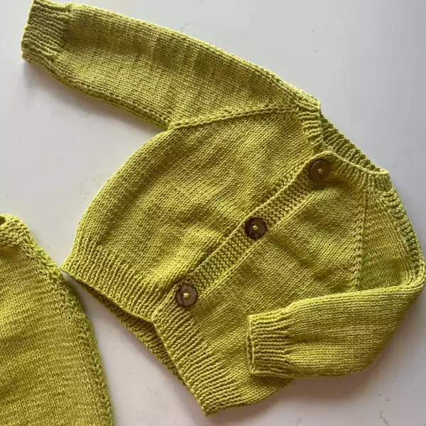 Limettengrünes Outfit für Neugeborene – Bild 4