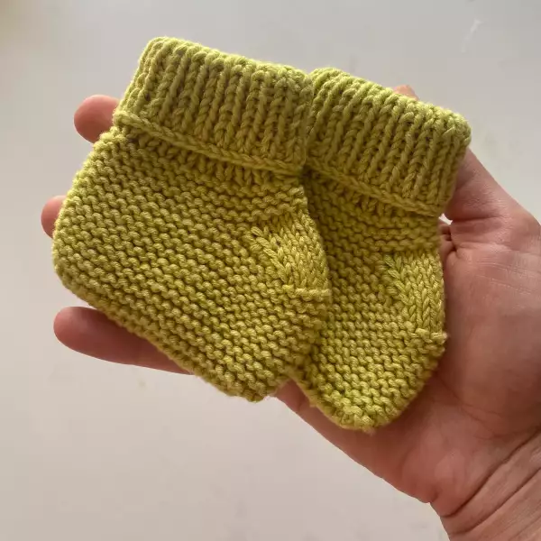 Limettengrünes Outfit für Neugeborene – Bild 7