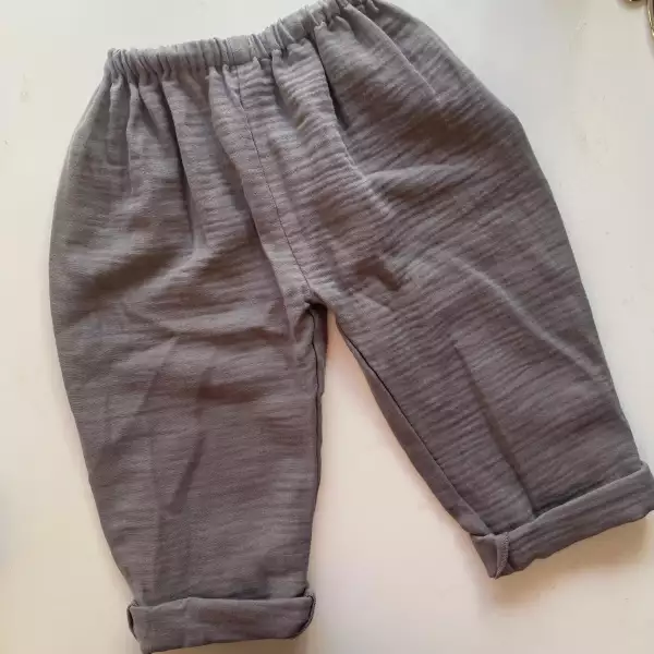 Babyhose in Rauchgrau – Bild 2