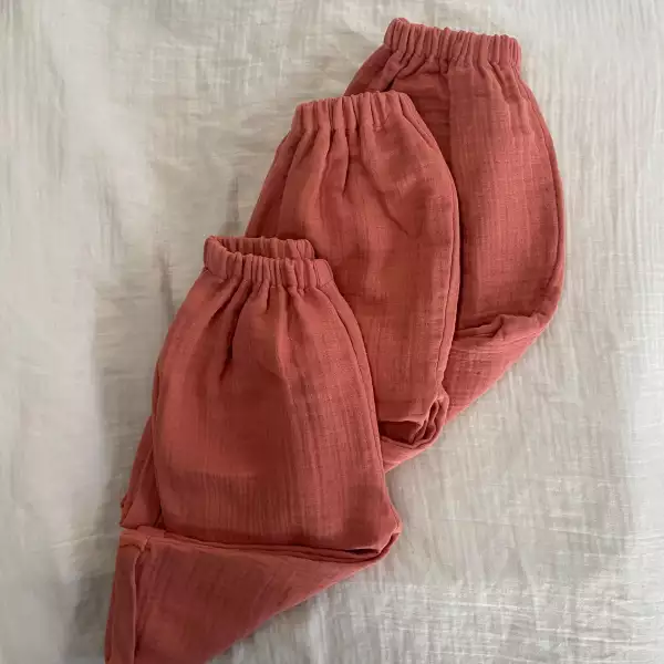 Organic muslin fisherman trousers - red - Image 4