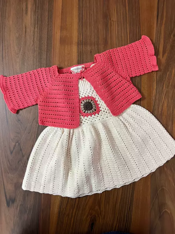 Häkel-Sonnenblumenkleid & Korallenbolero – Bild 2