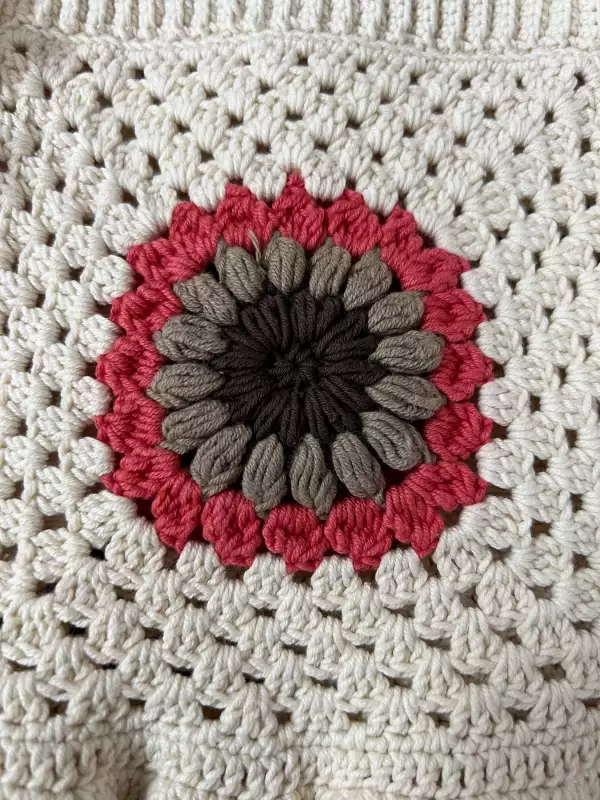 Häkel-Sonnenblumenkleid & Korallenbolero – Bild 5